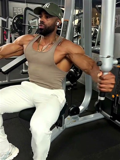 MACHINE CHEST FLY WORKOUT🔥🥵