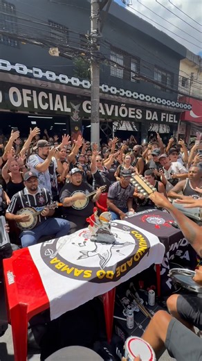 Gaviões da Fiel on Instagram: "VOLTAMOS, FIEL 🦅 Pré jogo da Fiel Torcida. Antes de apoiar o Corinthians nos 90 minutos, parada obrigatória no PDE do Gaviões. Hoje é dia de cantar e vibrar pelo Coringão! #VaiCorinthians #Gavioes"