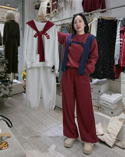 VALEN on Instagram: "Phụ nữ rất dễ hiểu: họ nối tóc lên tóc - gắn móng tay lên móng tay - gắn mi lên mi - gắn tròng mắt lên tròng mắt. Dễ hiểu hơn nữa là họ make che bọng mắt sau đó vẽ bọng mắt - cạo lông mày rồi vẽ lông mày - đánh nền che tàn nhang xong lại chấm tàn nhang đúng chỗ đó - duỗi tóc cho thẳng rồi uốn xoăn. -st- Thế nên chúng tui có mua dăm bộ khi trong tủ còn 3 bộ chưa giật tag cũng là điều bình thường nhá. Chỉ cần thích thuiii 😙"