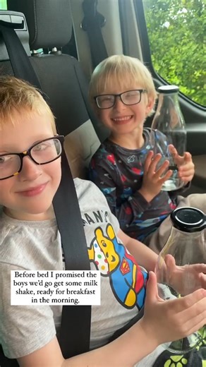 This on-farm milkshake machine is such a brilliant idea. Support your farmers! 🐮🇬🇧 📹 Insta: jen_and_her_tribe_of_7/Stamfrey Farm | FarmingUK