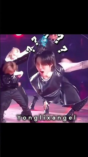 HanJisung forgot the choreography while perform gods menu🐿😂 #straykids #hanjisung