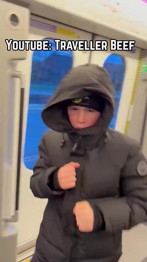 969K views · 464 reactions | TRAVELLER LAD FIGHTING MAN ON A TRAIN #gypsy #gypsies #traveller #travellers #irishtraveller #irishtravellers #bkb #travellerbkb #bareknuckle | TravellerBeef TravellerBeef | Facebook