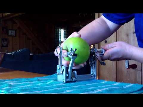 Pampered Chef Apple Peeler/ Corer /Slicer!!