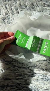 ✨ 25 jours, 25 surprises ✨ Ralentissez dans la frénésie de Noël et offrez-vous chaque jour un moment de joie. Le calendrier de l'Avent Notino 2025 cache des surprises beauté soigneusement sélectionnées, des best-sellers emblématiques aux nouveautés de cette année 💄🎁 👉 https://bit.ly/4hoSr2n | Notino