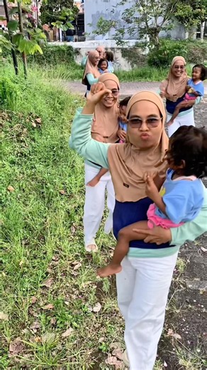 Mamah indah main bareng anak kecil 👧