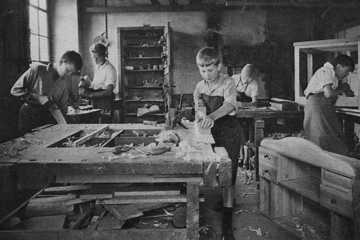 SCHOOL REVOLUTION 1918-1939