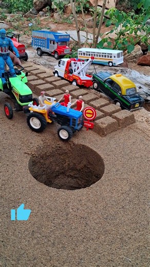 Trakter 🚜 pushing small tractor and lsj cars crash to pit taxi and crane near #jcb #jcbjcb 693