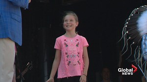 WATCH: Prime Minister Justin Trudeau was upstaged by his daughter Ella-Grace in Calgary. The eight-year-old delighted crowds after a malfunction derailed the Canada 150 train celebrations. MORE: http://globalnews.ca/news/3635126/justin-trudeau-to-visit-calgary-on-canada-150-train/ | Global Calgary