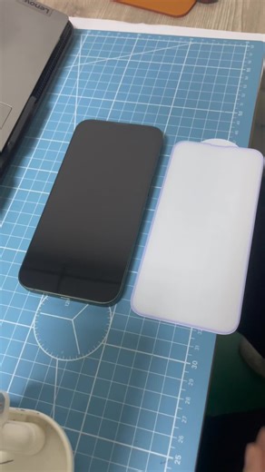 Silicone edge screen protector more protection for your iPhone.#screenprotector #temperedglass #foryoupage #fyp