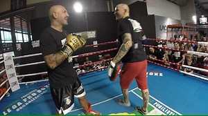 Giacobbe Fragomeni con il M° ANGELO VALENTE Official Fan Page #giacobbefragomeni #angelovalente #boxing #RiminiWellness #RW16 #TeamLeone #leone1947 #WEARECOMBATSPORTS | LEONE 1947