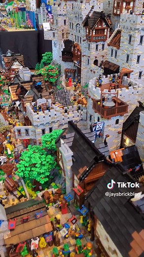 Amazing LEGO Castle MOC By Dave Cameron at Brickvention!