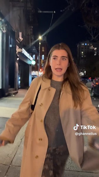 Stylish Grey Trench Coat Fashion for Girls in New York