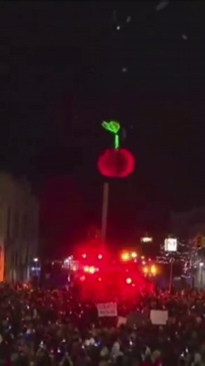 Thousands gathered to watch the 2024 CherryT Ball Drop in downtown Traverse City! A big shoutout to our Team Elmer’s Crane & Rigging Division for donating their services to make sure the cherry drops year after year. Wishing all a safe and very, very happy new year! #teamelmers #employeeowned #downtowntraversecity #traversecitymichigan #traversecitymi #cherrytdrop #nycnye #balldrop #holidaydestination #craneoperator #newyearseveparty 🎥 @upnorthlive | Team Elmers | North Michigan Concrete Asphal