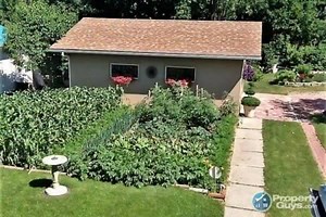 NEW LISTING IN CRESTON BC!!! $399,500 5 beds 2 baths SIGN # 198397 Located close to all the amenities, schools, parks and community complex this home really can't be beat! Perfect for your growing family -- or turn the downstairs into a suite! With plenty of fresh modern features, off street covered parking and wonderful landscaping this house really has it all. https://propertyguys.com/property/index/id/108168 | PropertyGuys.com West Kootenay & Boundary