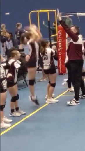 insane bounce hit by evie so proud or her!!! 🔥🔥 #viralvideo #volleyball #volleyballplayer #fyp #bounce #fypシ゚viral #viral #haikyuu #iwazumihajime27athletictrainer #mightflop? #vnl #olympics #outsidehitter