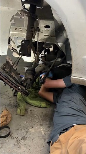 Replacing CV axle on Chrysler Town and Country 2015