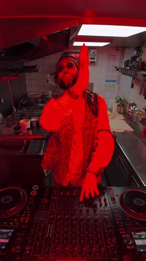 Vidéos de LET HIM COOK (@lethimcookradio) avec son original - LET HIM COOK