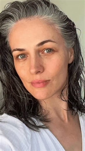 Colorimetría Capilar Profesional | Curso On-line para Estilistas on Instagram: "Las canas no se tiñen igual que el resto del cabello, por eso es clave usar tintes formulados para alta cobertura y aplicar la técnica correcta. Marcas profesionales que ofrecen excelente cobertura de canas son Wella Koleston Perfect, L’Oréal Majirel, Alfaparf Evolution of the Color, Schwarzkopf Igora Royal y Matrix SoColor. Para resultados uniformes se recomiendan tonos naturales como 5.0 (castaño claro), 6.0 (rubio