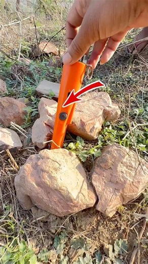 Best Pinpointer gold detector finds gold chain old house #pinpointermetaldetector #golddetector