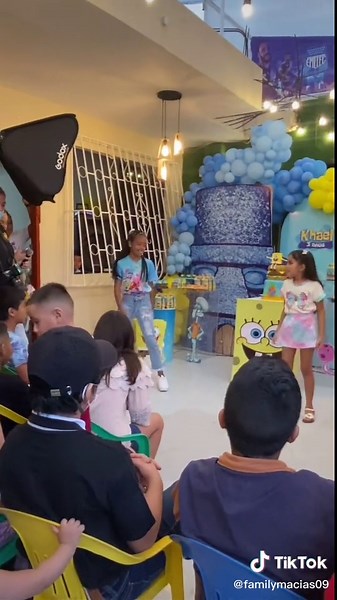 Niñas Bailando en TikTok: Fiesta y Diversión