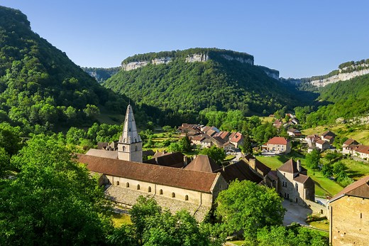 Reculée de Baume-les-Messieurs, Abbaye, Cascade, Grotte - Jura Tourisme