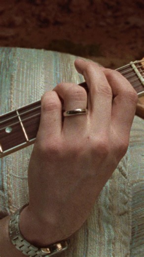 カナダ・トロント出身のオルタナティブ・パンク・バンド、PUP（パップ）が5月2日にRise Recordsよりアルバム『Who Will Look After The Dogs?』をリリース予定。アルバムより、「Paranoid」に続く2ndシングル「Hallways」が発表しました。鋭さとライヴ感のあるサウンドと、爽快さとハートフルな要素がミックスされた、聴きごたえのある内容に。アルバムの完成が待ち遠しい！ | PUP