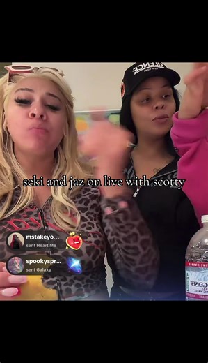 scotty on live eating dinner w them/her family #scotty #fypシ゚viral #tesehki #jazminerenae #tacos