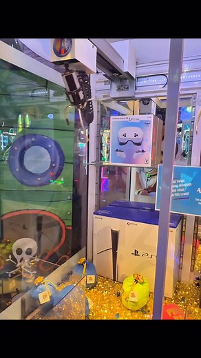 40K views · 1.1K reactions | We actually won a PS5 from the Claw Machine!  @arcadiawinbig #clawmachine #arcade #arcadegames #clawmachinearcade #cranegame | Rowland Arcade Couple | Facebook
