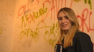 „Paketboten mit Sperrmüll beworfen und beklaut“