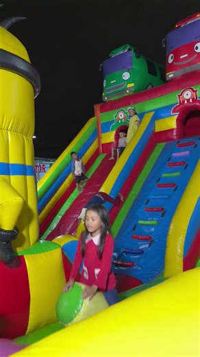 hore bermain lompat dan perosotan istana balon Tayo langsung happy