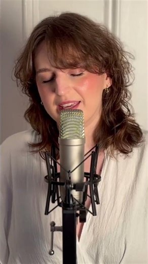 Wrecking Ball - Miley Cyrus (cover by Magali) #cover #singer #music #mileycyrus