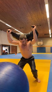 148K views · 8K reactions | ️ Speed-strength exercises for the arms with a Bulgarian bag — perfect for judokas as well as athletes from other combat sports. 屢 #judotraining #bulgarianbagworkout #judopower #gripstrengthtraining #combatstrength | Babenko Andrii | Facebook
