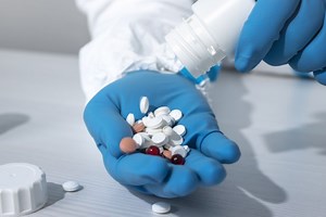 輝瑞新冠口服藥對抗Omicron有效嗎？哪些人和哪些藥不能一起吃？藥師一次說明