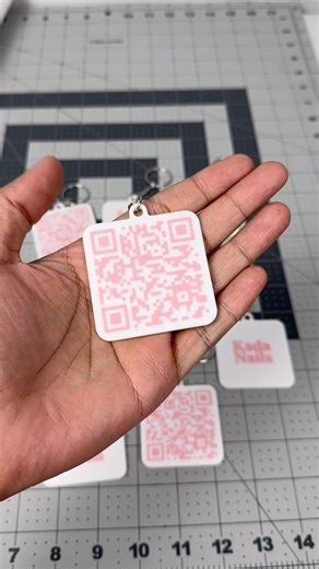 Custom QR code Keychains #qrcode #businesscard #keychains #smartkeychain #smallbusiness