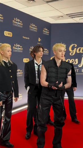 @realstraykids hier soir à Paris pour le gala des @piecesjaunes 💫 📹: @parisladefense_arena | Universal Music France