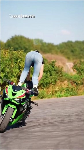 CUTE GIRL RIDES BIKE LIKE A PRO!