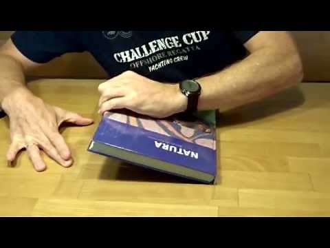 Buch in Klebefolie einschlagen