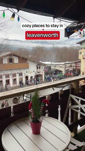 These are my two favorite spots to stay in Leavenworth, WA! The tree lighting is on November 27th this year which is when the holiday festivities start! #leavenworth