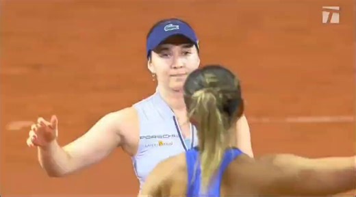 Eva Lys to Paula Badosa at the net after coming back to beat her in Stuttgart:“I’m so sorry Paula” 🥹