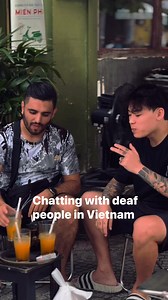 Chatting with deaf people in Vietnam | Peng AN