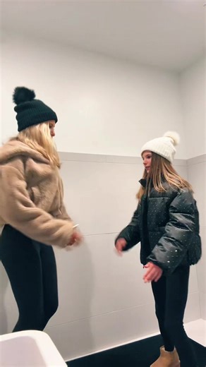 Did not mean to post the other one lol@Harper Williams #fyp #skiing #vailcolorado