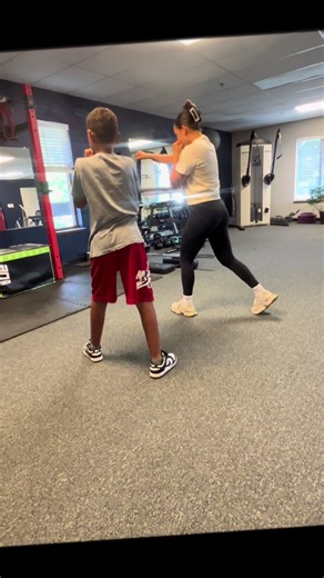 Isaiah did his first boxing lessons with coach Bri today, he did awesome 👏🏼💪🏼 @bri