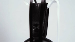 👋Say Hello to the ATOM 5, this gaming headset provides incredible features for entry-level Gamers, clear audio for gaming, 7 Colour Lighting With Pulsating EFX and Omnidirectional Mic, perfect for long-wearing comfort. 💥Available Now: 🔹Lazada: https://bit.ly/3ndahsk 🔹Shopee: https://bit.ly/3cS2Kud 🔹Leapfroglobal: https://bit.ly/2GnndLr Product Features: ✅7 Colour Lighting With Pulsating EFX ✅2.1 Stereo Sound Headset ✅Omnidirectional Mic ✅Clear Audio for Gaming ✅1-year warranty For Further E