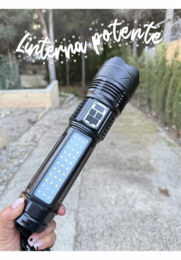 Linterna potente con indicador de batería con 2 salidas de luz la frontal tiene 5 modos y lateral 4 modos , mide alrededor de 26cm es potente . #linterna #luz #luzdeenfoque #tiktokfinds #tiktokshop