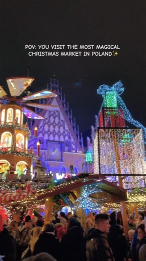 ✨ One of the most magical Christmas Markets in Poland is in Wrocław ✨ The Market Square turns into a winter fairytale 🎄❄️ Super charming, full of festive lights, with attractions for children and cozy corners for adults to enjoy mulled wine 🍷 A perfect mix of holiday magic for everyone. Wrocław (right after Kraków) is one of our favorite Polish cities — a must-visit if you’re planning a winter trip to Poland. Planning a trip to Kraków, Wrocław, or Poland? Ask Monty to help you plan it seamless