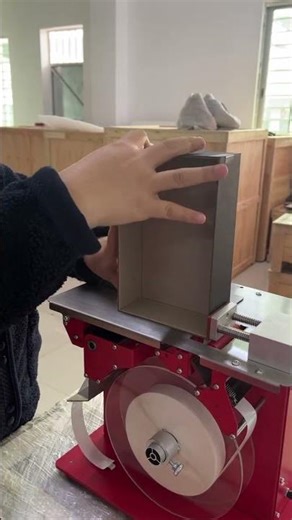 Sample box corner pasting machine / Máquina de colagem de cantos de caixas de amostras #machinery