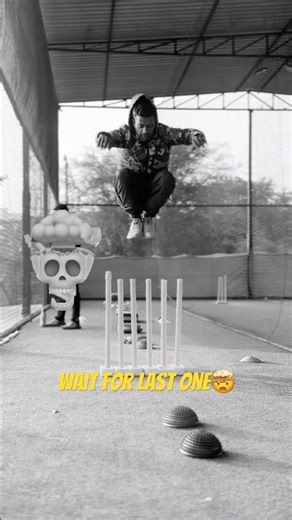 The only thing staying on the ground is my shadow👤🫡 #shortsfitness #workoutvideo