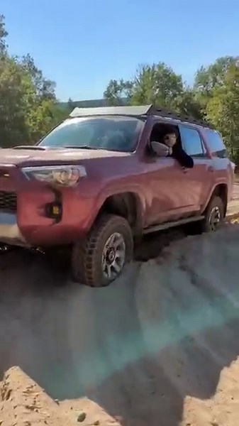 Does it Work? 🤦 Toyota Crawl Control Feature #toyota #4runner #recovery #offroad
