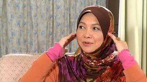 [Bagaimana pagi anda hari ini?] Klip ini mengisahkan bagaimana insan-insan yang hebat seperti Prof Dr Muhaya dan Dr Azizan Osman memulakan pagi mereka. Kami percaya, masing-masing ada cara yang tersendiri. Tapi kami lebih percaya, untuk menjadi orang yang berjaya adalah dengan meniru langkah orang yang berjaya. “Kita kalau tak dapat 10, dapat 7 pun jadi lah. Ia lebih baik daripada tiada langsung.” Ada sesuatu yang menarik yang dikongsikan pada minit terakhir. Tonton klip di bawah dan kongsikan b