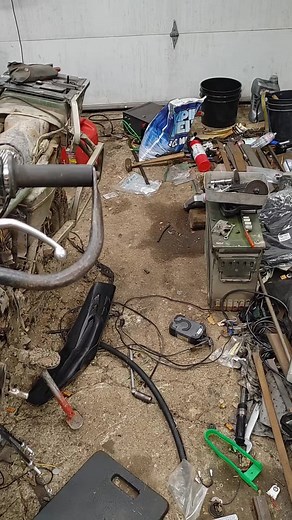 This was about 7 months of neglect in the garage 🤨 #CheckersGarage #astrovan #4x4